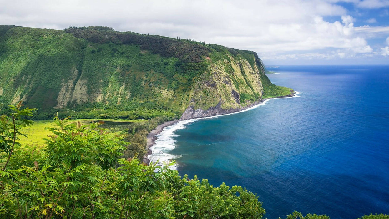 big-island-travel-guide-Waipio-Valley-shutterstock_448371409-qfzws8nrgimpnjsswtf981qis44fwdozv7rr8qwhf4 (1)